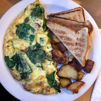 Frescafe - Omelette with sausage, caramelized onions & spinach. Served with home fries and toast - Breakfast & Brunch Near Me - Natick, Massachusetts