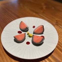 KAI ZAN - Strawberry mochi ice cream