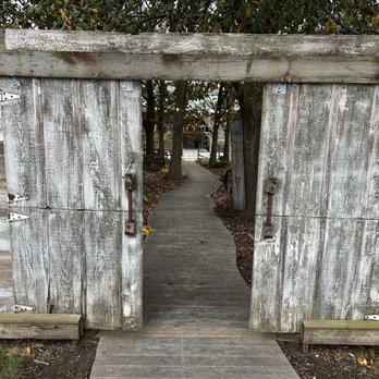 Barnes' Place - Beautiful entry decoration piece - Wedding Planning Near Me - Adel, Iowa