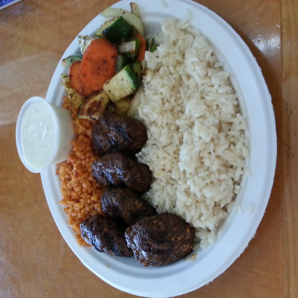 Kofte kabobs (flat meatballs) soo good Kofte kabobs (flat meatballs) soo good