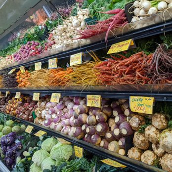 Berkeley Bowl Marketplace - Veggies well organized - Grocery Near Me - Berkeley, California