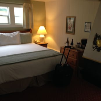 Carmel Fireplace - Junipero room- King bed with fireplace and fridge - Hotels Near Me - Carmel-by-the-Sea, California Carmel Fireplace - Junipero room- King bed with fireplace and fridge - Hotels Near Me - Carmel-by-the-Sea, California