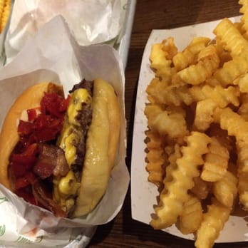 Shake Shack River North - Burgers Near Me - Chicago, Illinois Shake Shack River North - Burgers Near Me - Chicago, Illinois