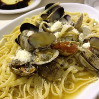 Eatalian - Fettuccine with Clams in white wine sauce - Italian Near Me - Gardena, California