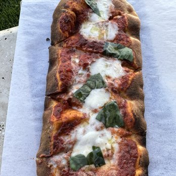 Shadowbrook Winery - Classic Margherita Flatbread - NOT good - Wineries Near Me - Walnut Creek, California