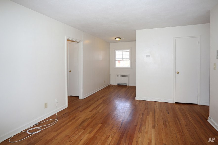 SUNNYCREST MANOR APARTMENTS Updated June 2024 607 Robinson St