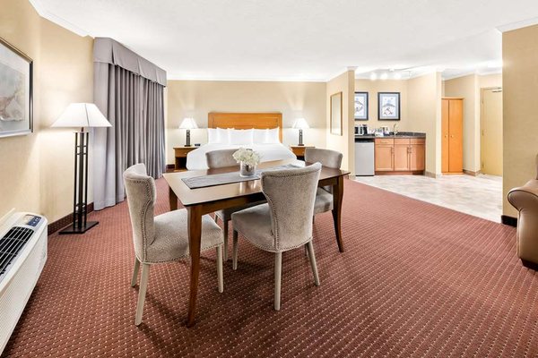 Best Western Plus Nor'Wester Hotel & Conference Centre by null