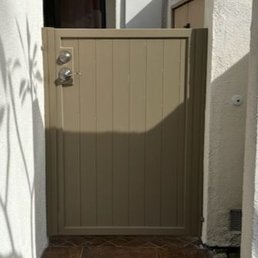 Here is the much cleaner metal gate Julio from Castro Metal Works installed. Here is the much cleaner metal gate Julio from Castro Metal Works installed.