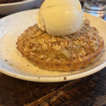 The Smith - Apple pie with ice cream - New American Near Me - New York, New York The Smith - Apple pie with ice cream - New American Near Me - New York, New York