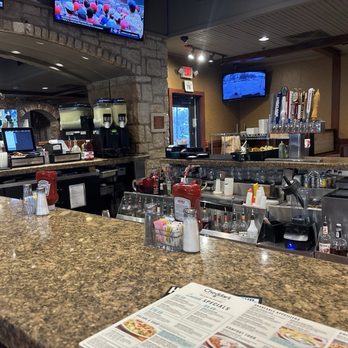 Cheddar's Scratch Kitchen - Checking out the bar area and getting chicken tenders and beer. - American Near Me - Tulsa, Oklahoma