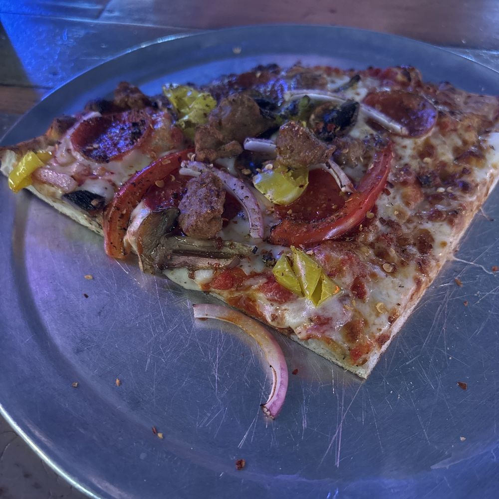 Bennie's Pizza Pub - Supreme! - Pizza Near Me - Belleville, Illinois