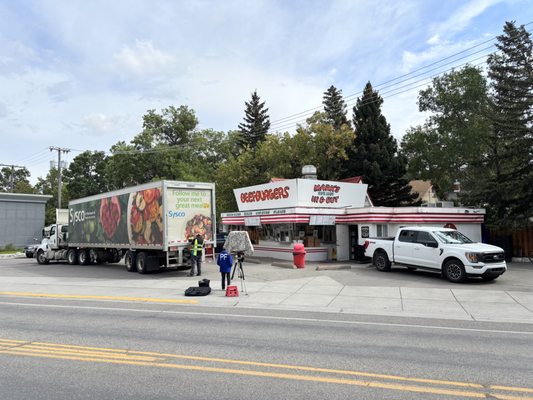 Mark's In & Out by null