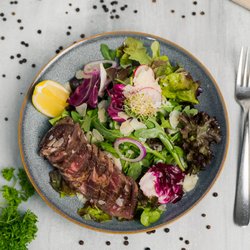 Restaurant Deutschie - Zur Alten Brauerei - Hanger Steak Salat