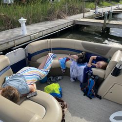 Aquaholics Boat Rentals