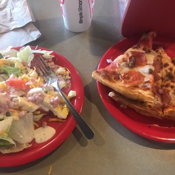 Simple Simon's Pizza - Owasso - I decided to try their lunch buffet today. The pizza was cold the salad bar was decent. - Pizza Near Me - Owasso, Oklahoma Simple Simon's Pizza - Owasso - I decided to try their lunch buffet today. The pizza was cold the salad bar was decent. - Pizza Near Me - Owasso, Oklahoma