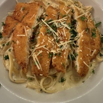 Rocco's Italian Kitchen - Chicken Alfredo with crispy chicken - Italian Near Me - Flower Mound, Texas Rocco's Italian Kitchen - Chicken Alfredo with crispy chicken - Italian Near Me - Flower Mound, Texas