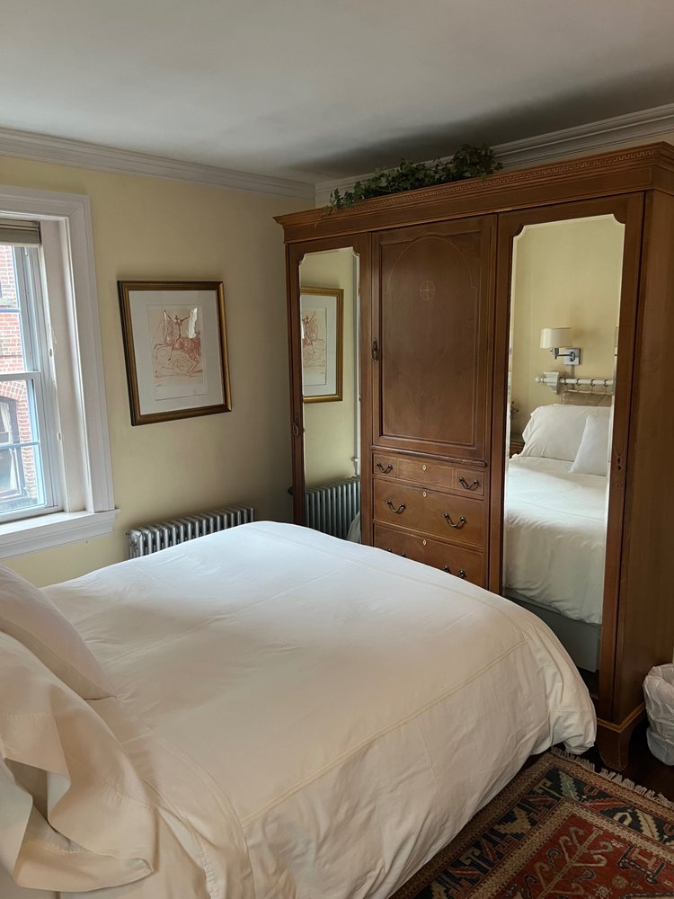 RIVERVIEW BED AND BREAKFAST Updated September 2024 34 Photos & 18