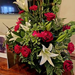 Larkin Floral - Sympathy arrangements