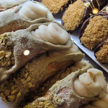 Zeppola Cafe - Yes... Cannoli - Bakeries Near Me - Las Vegas, Nevada