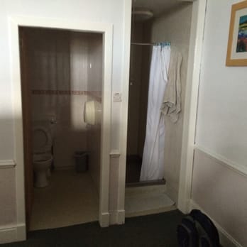 Glasgow Youth Hostel - Shower and bathroom in the dorm rooms - Hostels Near Me - Glasgow, GLG