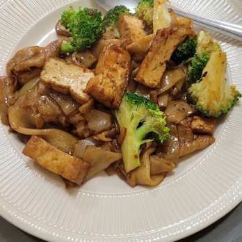 Thai Duvall - Pad see ew (stir fry noodles) with tofu veg - Thai Near Me - Duvall, Washington Thai Duvall - Pad see ew (stir fry noodles) with tofu veg - Thai Near Me - Duvall, Washington