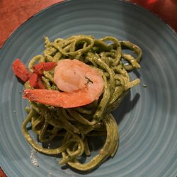 Spinach pasta with shrimp