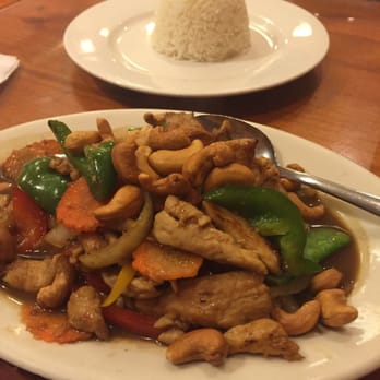 Golden Thai - Cashew Chicken! - Thai Near Me - Chicago, Illinois