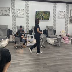 LC Nail - CLEAN, no wait, happy 2 accommodate, BIG WIN 4 an out of towner needing a mani/pedi! When they say ALL R FAMILY ITS TRUE! C Liam