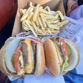 In-N-Out Burger - Fast Food Near Me - Northridge, California