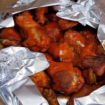 Round Table Pizza - Extra hot wings - Pizza Near Me - San Diego, California