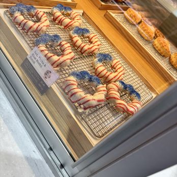 Paris Baguette - Yummy delicious Mochinuts - Bakeries Near Me - Sacramento, California Paris Baguette - Yummy delicious Mochinuts - Bakeries Near Me - Sacramento, California