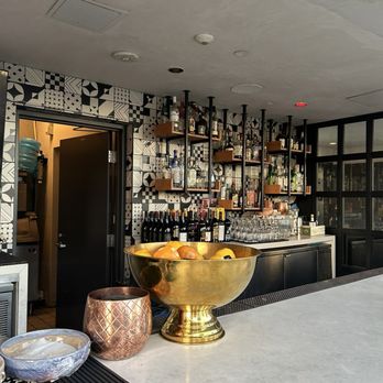 The Wayfarer - Bar area - New American Near Me - Los Angeles, California