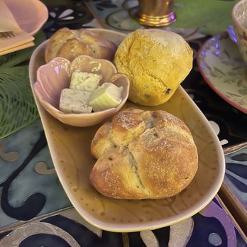 Jardín Secreto - Bread - Lounges Near Me - Madrid, M Jardín Secreto - Bread - Lounges Near Me - Madrid, M