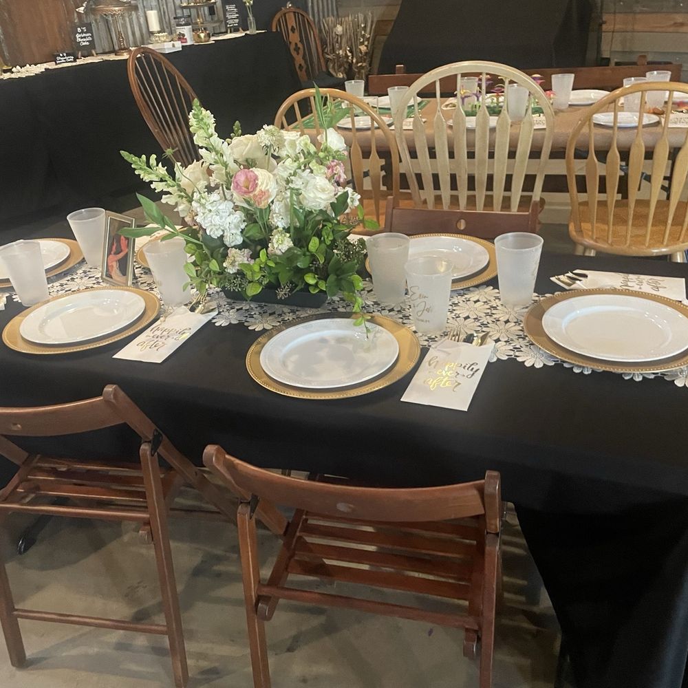 Eliza Bloomz - Centerpiece for rehearsal dinner. - Floral Designers Near Me Eliza Bloomz - Centerpiece for rehearsal dinner. - Floral Designers Near Me