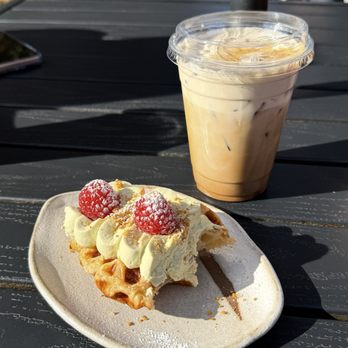 Cloud9 Coffee - Matcha croffle + butterscotch latte - Coffee & Tea Near Me - Palo Alto, California