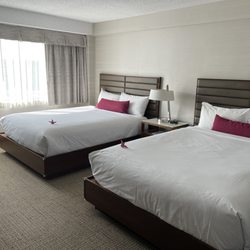 Coast Edmonton Plaza Hotel by APA - Queen room