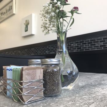 Sur 81 - Table with floral arrangement - Breakfast & Brunch Near Me - Marion, Virginia Sur 81 - Table with floral arrangement - Breakfast & Brunch Near Me - Marion, Virginia