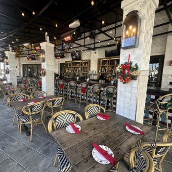 The Living Room - New American Near Me - Wesley Chapel, Florida