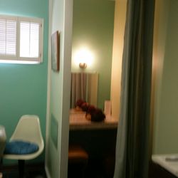 Rafael Richard W MD - Changing room in the exam room! I can't believe no else does this. It's genius.