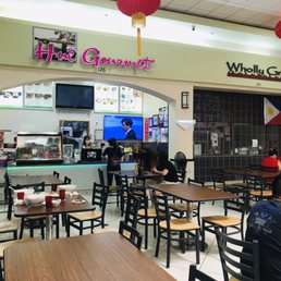 There are plenty table that you can s'est far apart from other customers.