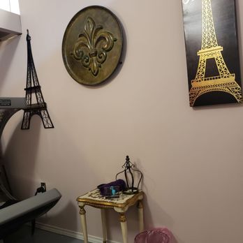 Alectrona's Majestic Tan - Paris Room - Tanning Beds Near Me - Mountain Home, Arkansas