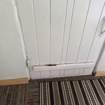 Antelope Lodge - Dirty front door. - Hotels Near Me - Alpine, Texas Antelope Lodge - Dirty front door. - Hotels Near Me - Alpine, Texas