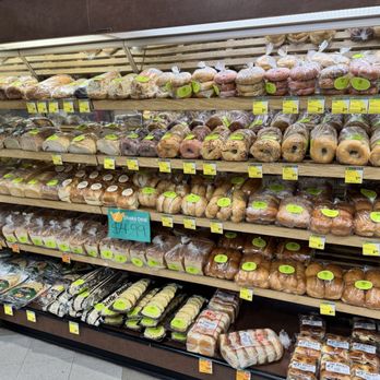 Foodland - Looking for the ube pandesal bread! - Grocery Near Me - Honolulu, Hawaii