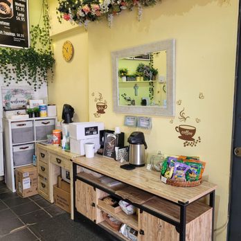 Vita Juice Hawaii - a coffee bar with a coffee maker - Juice Bars & Smoothies Near Me - Honolulu, Hawaii