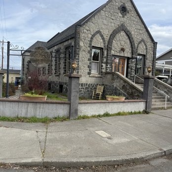 The Riv Cafe - The outside of the restaurant - Breakfast & Brunch Near Me - The Dalles, Oregon