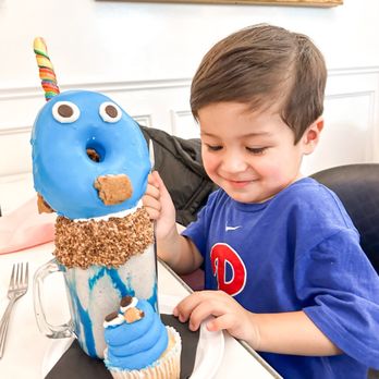 Sugar Factory - Cherry Hill - Cookie Monster shake - Candy Stores Near Me - Cherry Hill, New Jersey