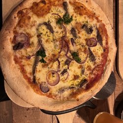 Voraz Bar & Café - Beef pizza