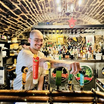 Oncle Antoine - 9/26 Friendly and helpful staff - Pubs Near Me - Quebec City, Quebec
