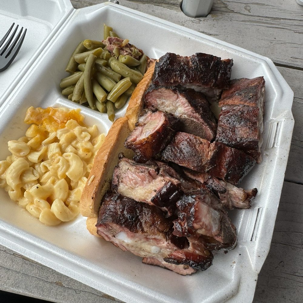 The Purple Pig BBQ - Pork rib tips, Mac and cheese, and the best green beans that I've had in a long time - Barbeque Near Me - Schertz, Texas The Purple Pig BBQ - Pork rib tips, Mac and cheese, and the best green beans that I've had in a long time - Barbeque Near Me - Schertz, Texas