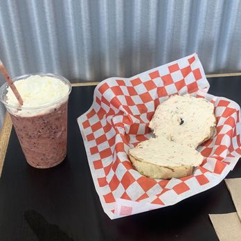 Lulu's Bread & Bagels - Rosemary bagel with salmon spread and smoothie - Coffee & Tea Near Me - Fairbanks, Alaska